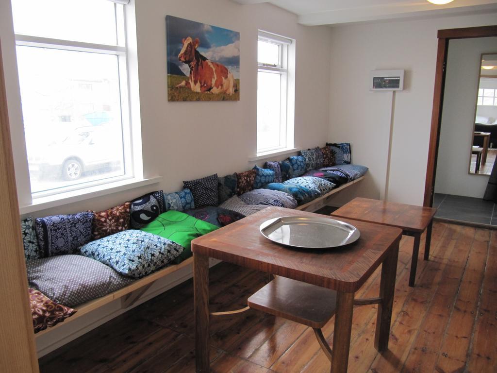 Grand-Inn Bar And Bed Saudarkrokur Екстериор снимка