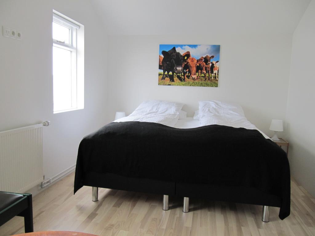 Grand-Inn Bar And Bed Saudarkrokur Стая снимка