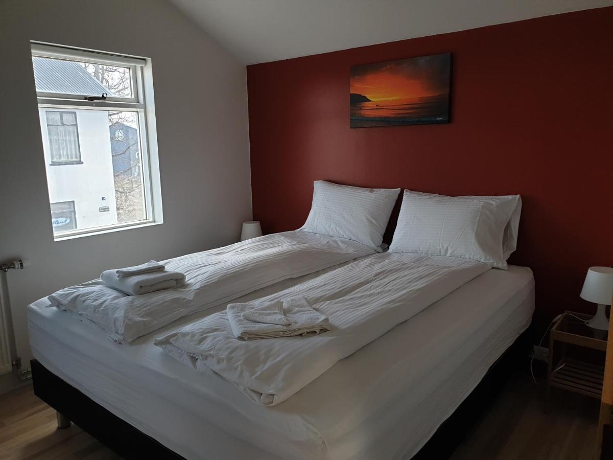 Grand-Inn Bar And Bed Saudarkrokur Екстериор снимка